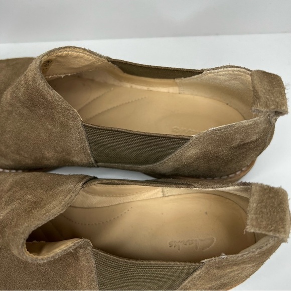 Clarks Edenvale Page Distressed Suede Vert Olive Slip On Booties - Picture 3 of 5